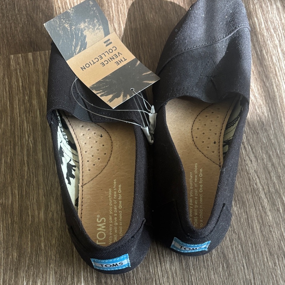 TOMS Classic Black Canvas Slip-Ons - Picture 4 of 4